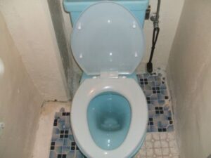 ところどころタイルが劣化により割れておりました