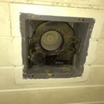 トイレの換気扇です。長年の汚れが、、、