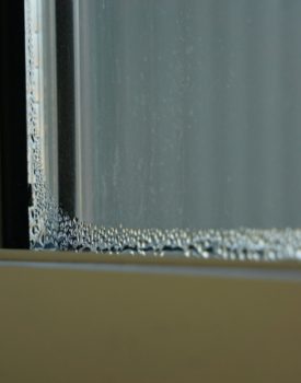 窓の結露を防ぎたい！簡単にできる対策とは？